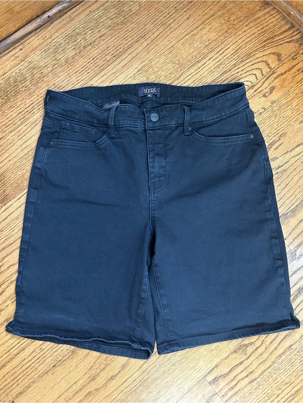 NYDJ Not Your Daughter’s Jeans Black Straight Leg Lift Tuck Denim Shorts Size 10